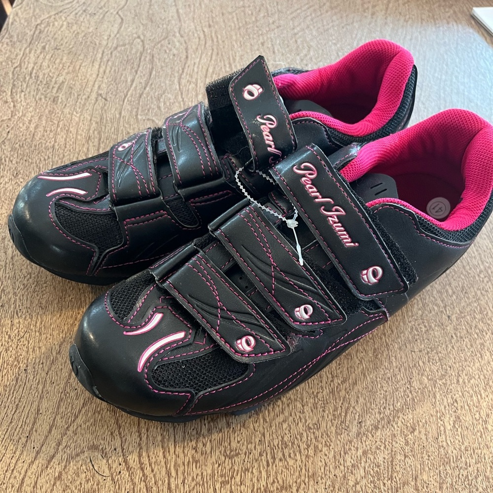 Pearl Izumi cycling shoes triple strap never worn!